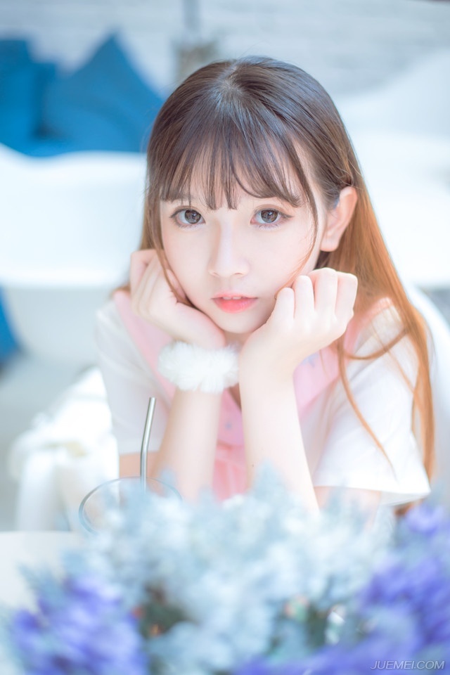 庞统闻言点点头，看向魏延道：“当加紧布防了，以孔明之能，我们恐怕还未赶到江州，江州已经被破，当先巩固好成都周边防御。”